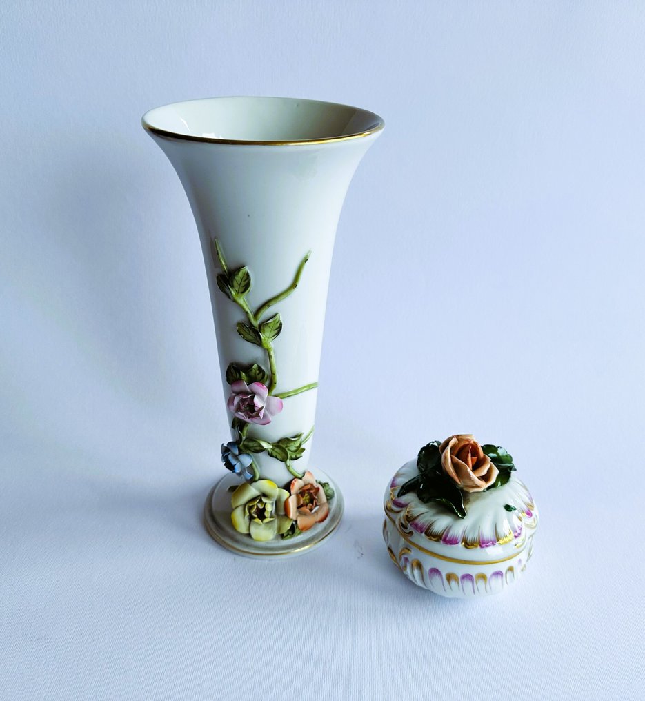 Herend - Βάζο (2) -  Πολύ σπάνιο βάζο από πορσελάνη Herend με εφαρμοσμένη (τρισδιάστατη) διακόσμηση λουλουδιών  - Πορσελάνη #4.3
