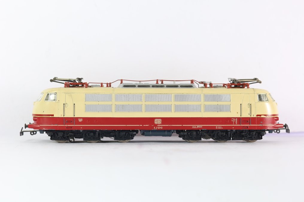 Märklin H0 - 3657 - Locomotive électrique (1) - BR 103 dans la livrée TEE. - DB #3.2