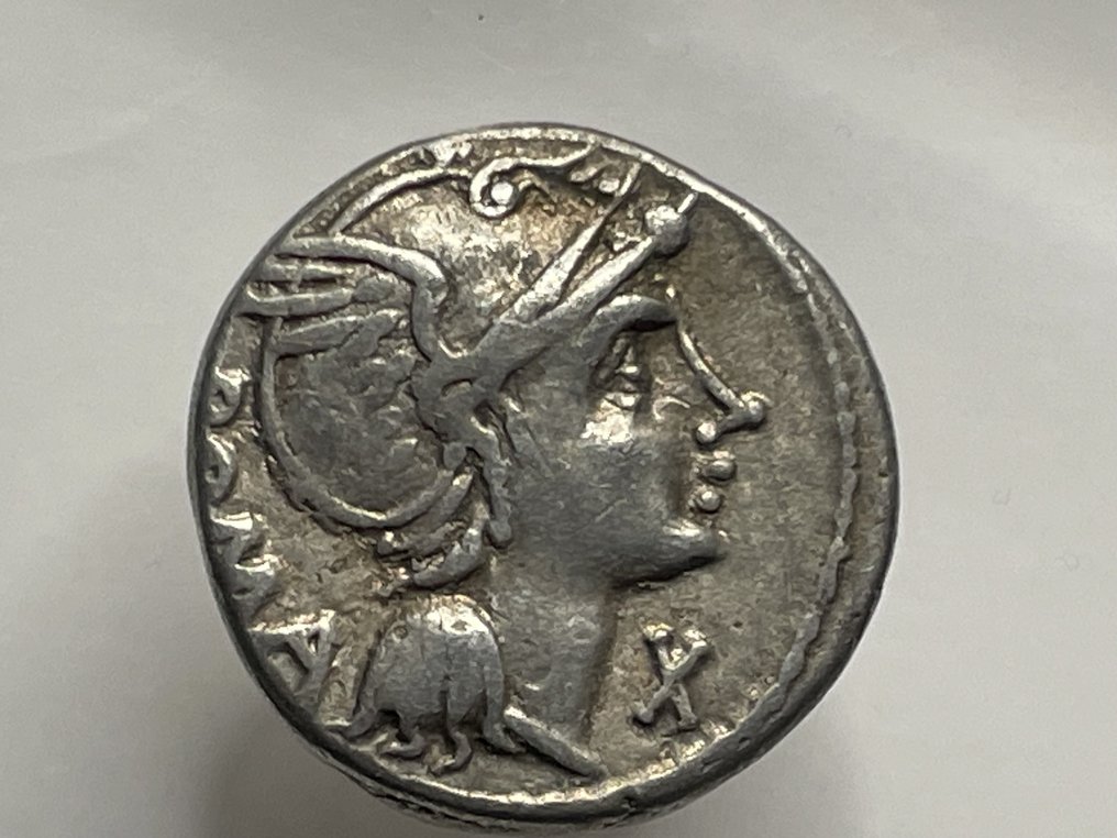 Rooman tasavalta. L. Flaminius Chilo, 109-108 BC. Denarius Rome #1.0