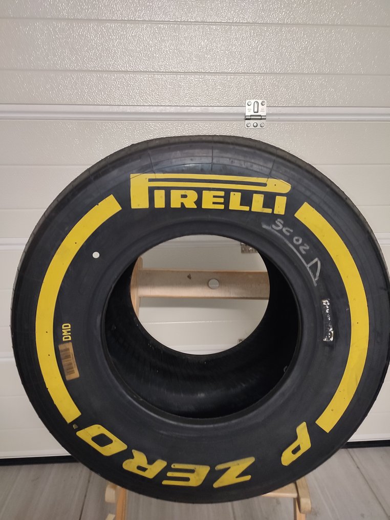 Tyre - Pirelli - Pneumatico mescola gialla medium - After 2000 #1.0
