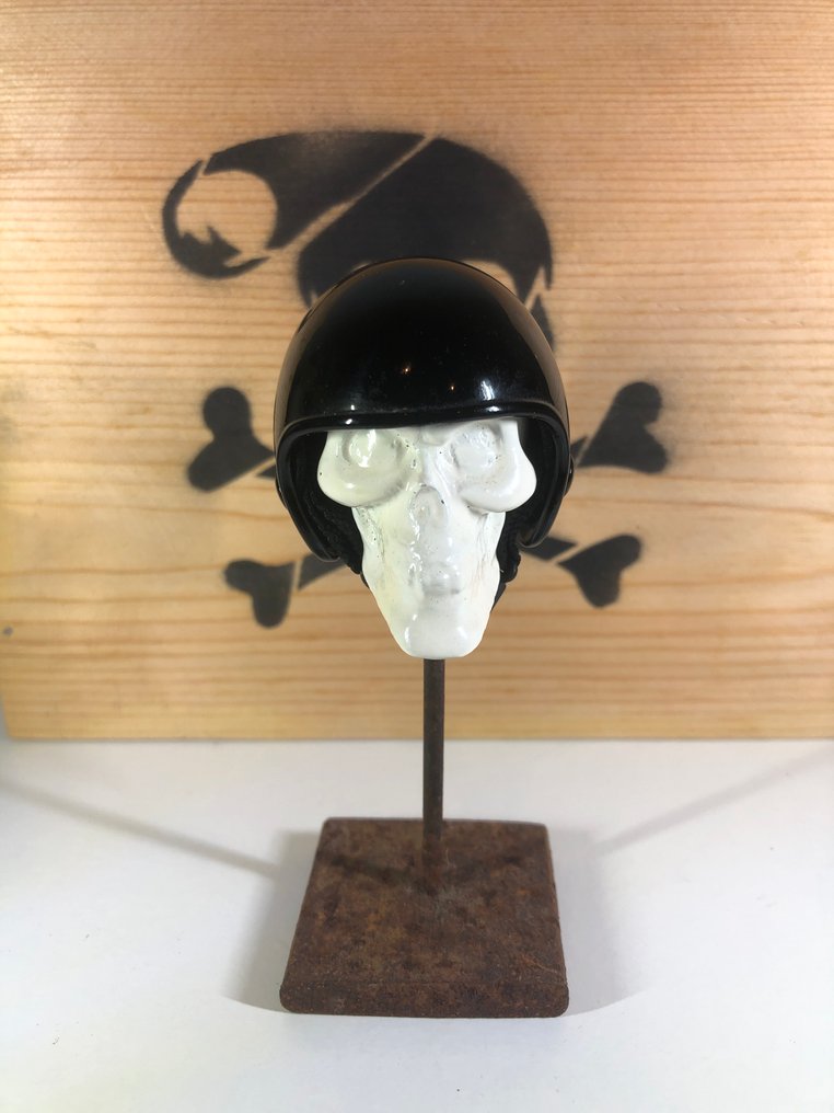 De A à Z - Margerin - Le Skull - Casque brillant #1.0