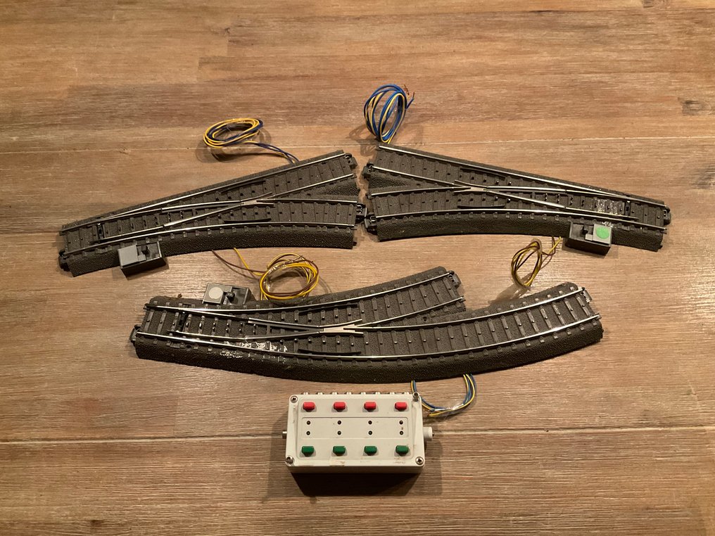 Märklin H0 - Model train rail set (10) - 1x switch left 24611, 1x switch right 24612, 1x curved switch left 24671, 3x switch drive #1.0