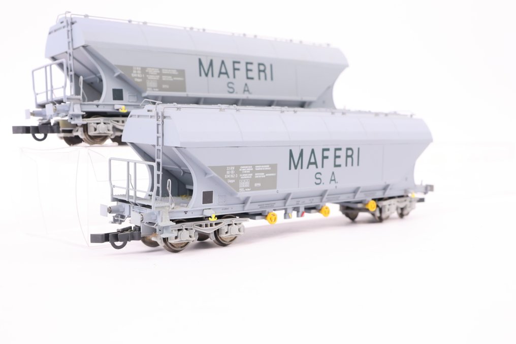 B-Models H0 - Model train freight carriage (2) - Two silowagens 'Maferi'. - NMBS #1.0