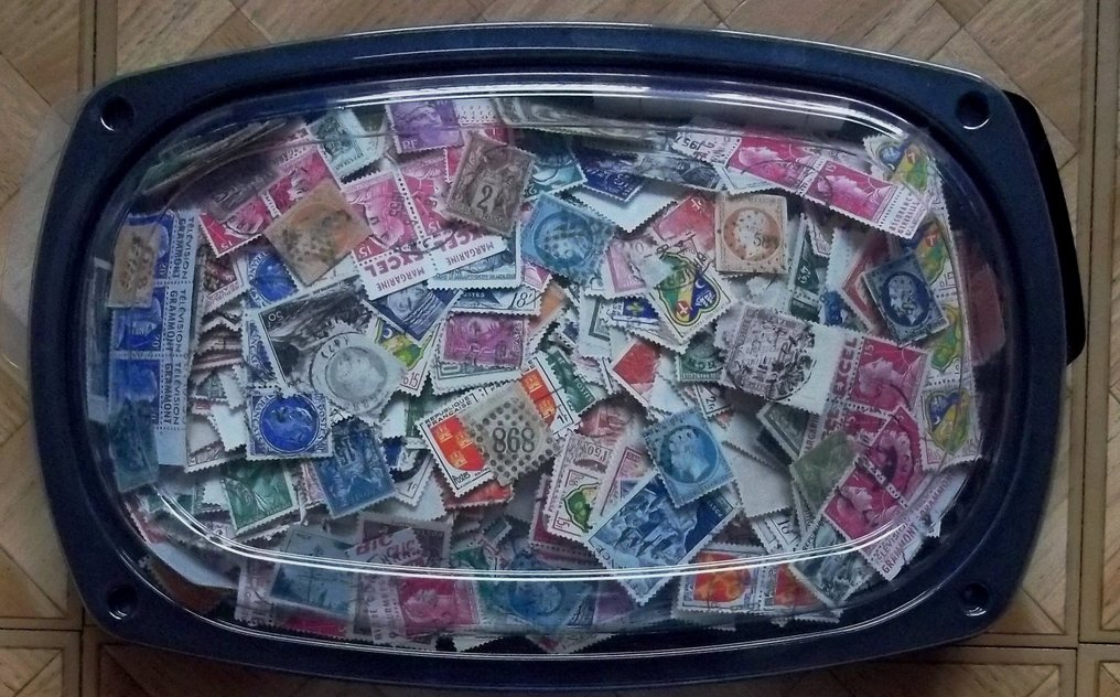 France  - 1862 to 1959 in 2 boxes with about 9000 stamps. #1.0
