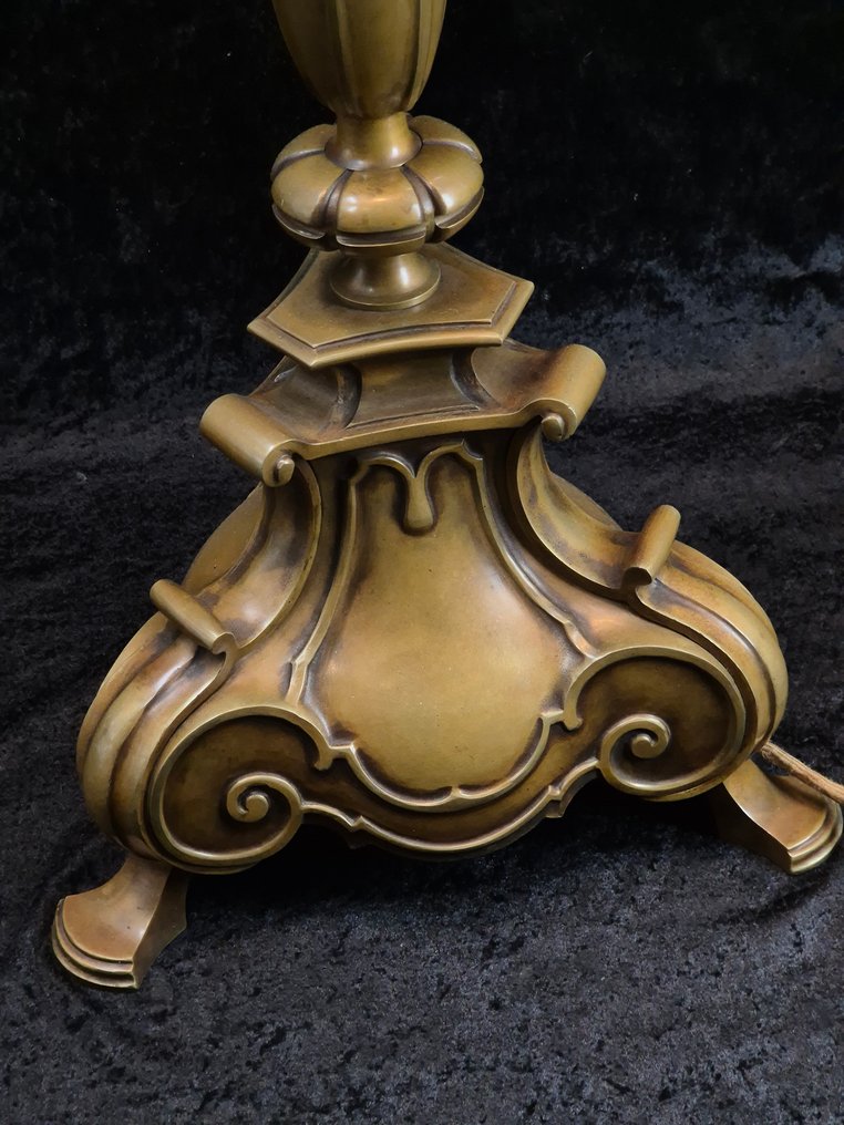 Historistische Stehlampe – Geschweifter Fransenschirm – Metallguss, elektrisch - 燈 - 金屬 #1.0