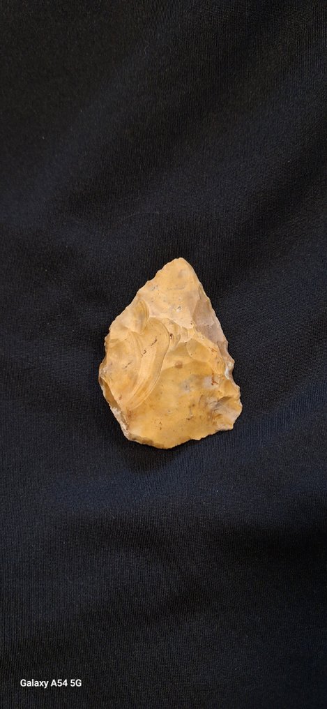 Paleolithisch Vuursteen Mousterien speerpunt met biface van multicolore vuursteen, 45.000 v.Chr., privé-archiefcollectie. - 67 mm  (Zonder minimumprijs) #3.2