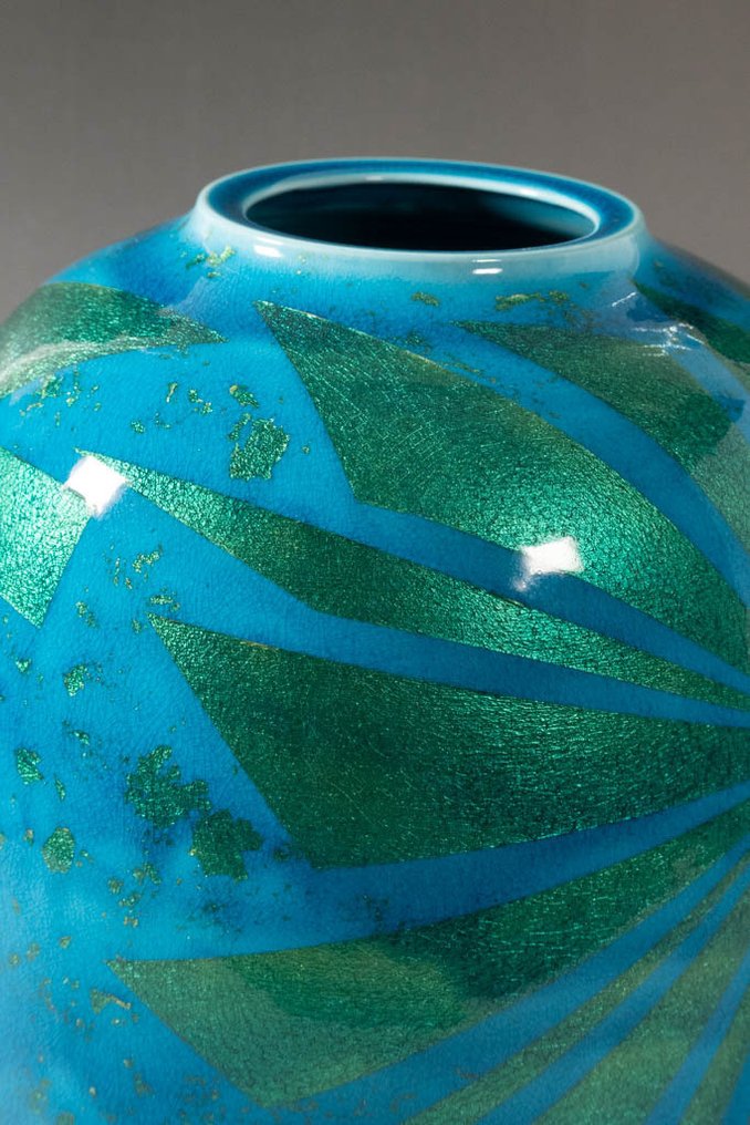 Yuri-Kinzai Porcelain Jar with Radial Starburst Pattern in Turquoise and Metallic Green - Ceramic - Jiro Ono / 小野次郎 (b. 1953) - Japan - Heisei period (1989-present) #4.3