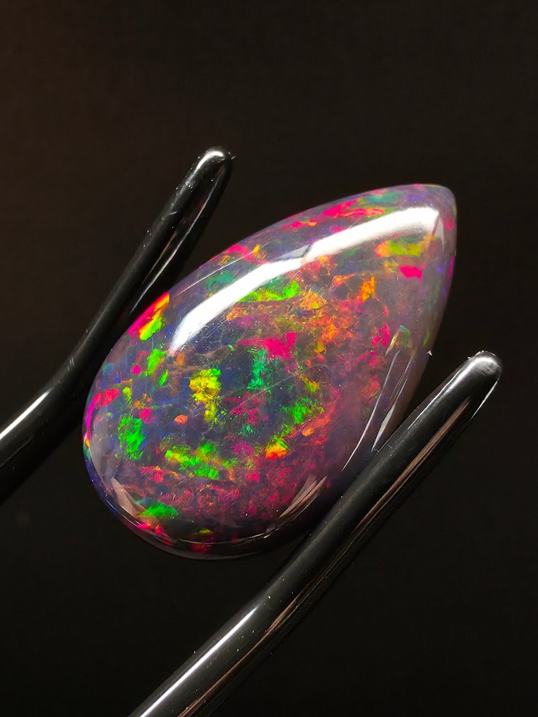14.80ct Black Opal Cabochon - Height: 25.4 mm - Width: 15.3 mm- 2.96 g #3.2