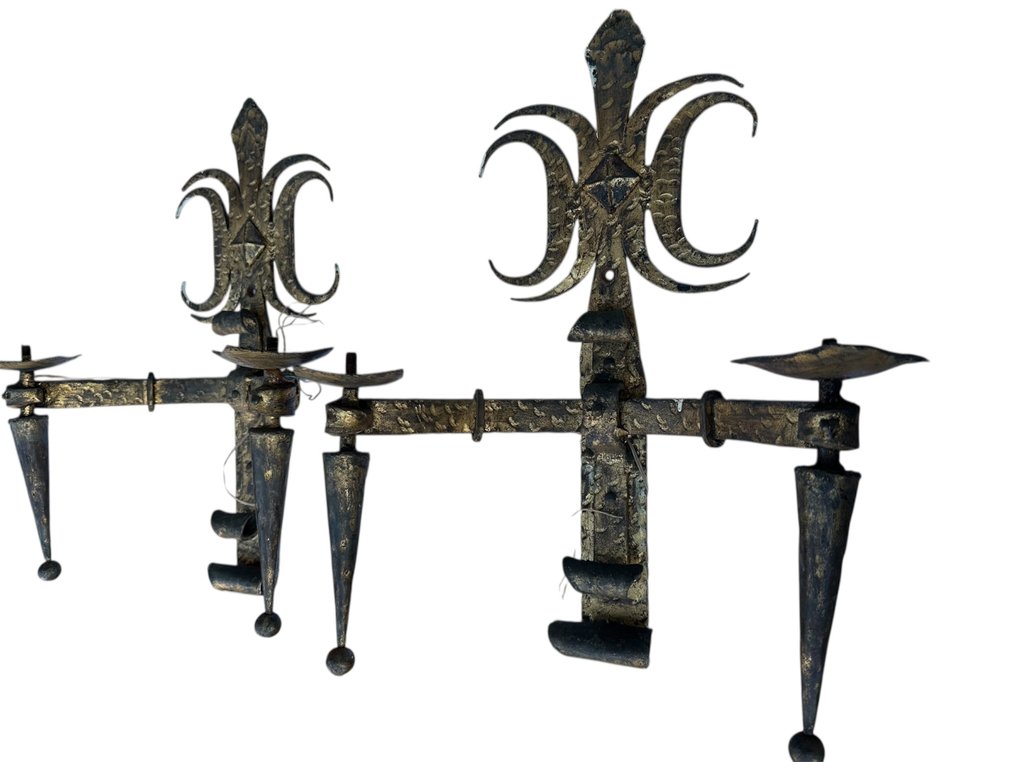 Væglampe (2) - Støbejern #1.0