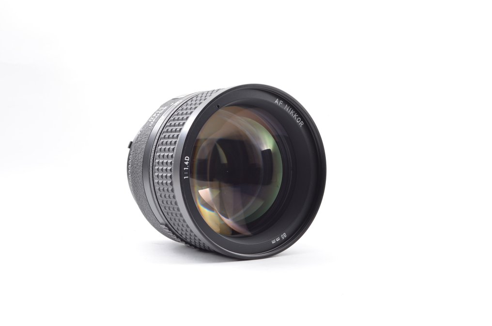 Nikon 1,4/85mm D Camera lens #3.2