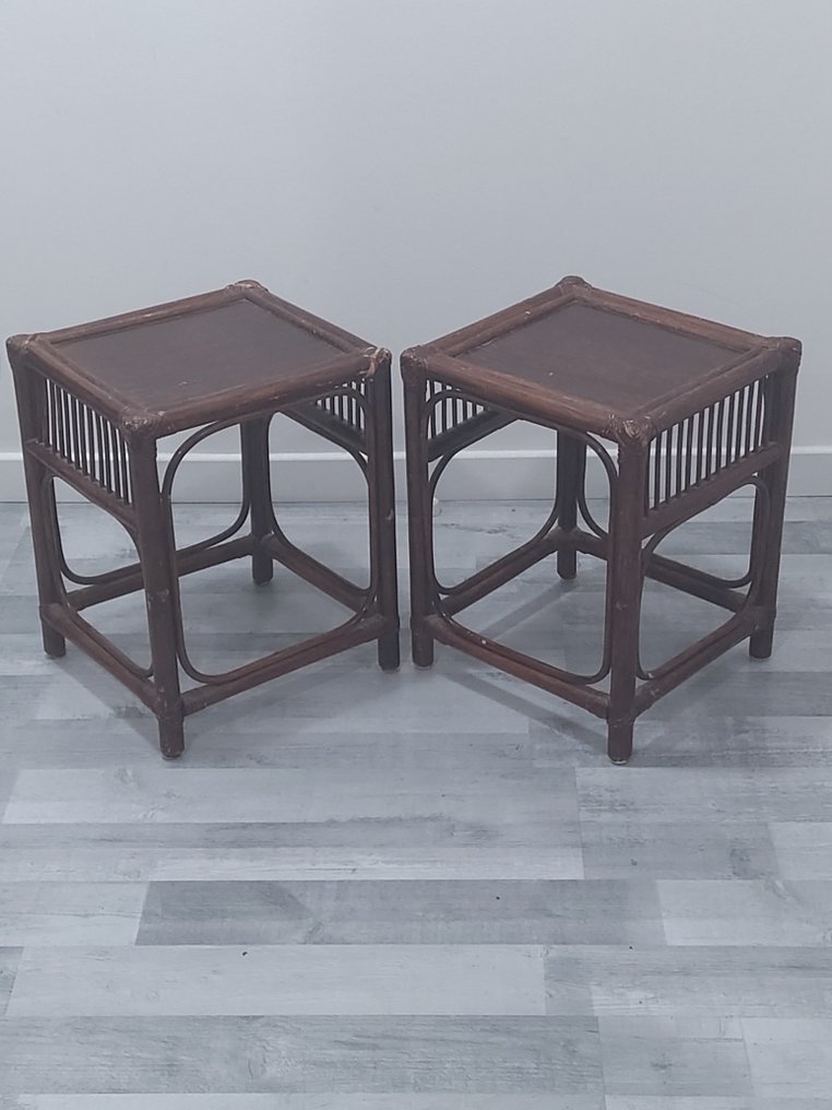 Asztal (2) - Fa - Oldalsó fa asztal. #3.2