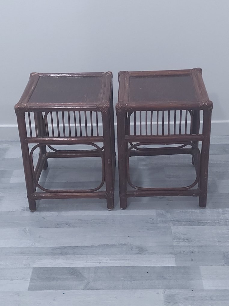 Asztal (2) - Fa - Oldalsó fa asztal. #1.0