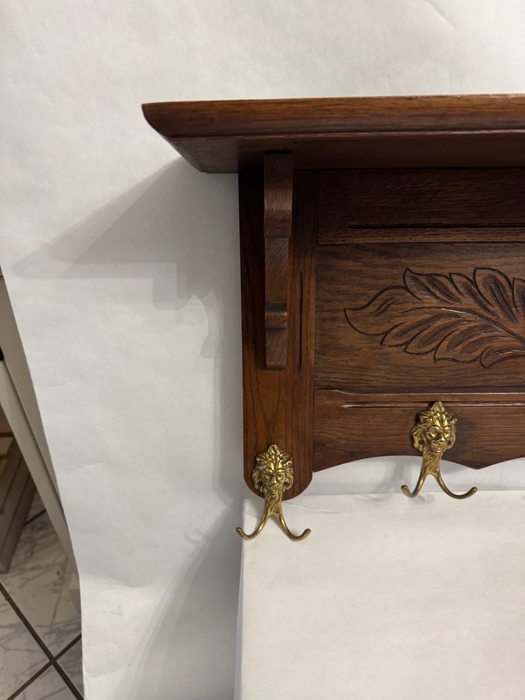 Coat rack - Beautiful long hardwood coat rack with a hat shelf and double hooks. - Patinated bronze, Oak - Lion's heads #2.1
