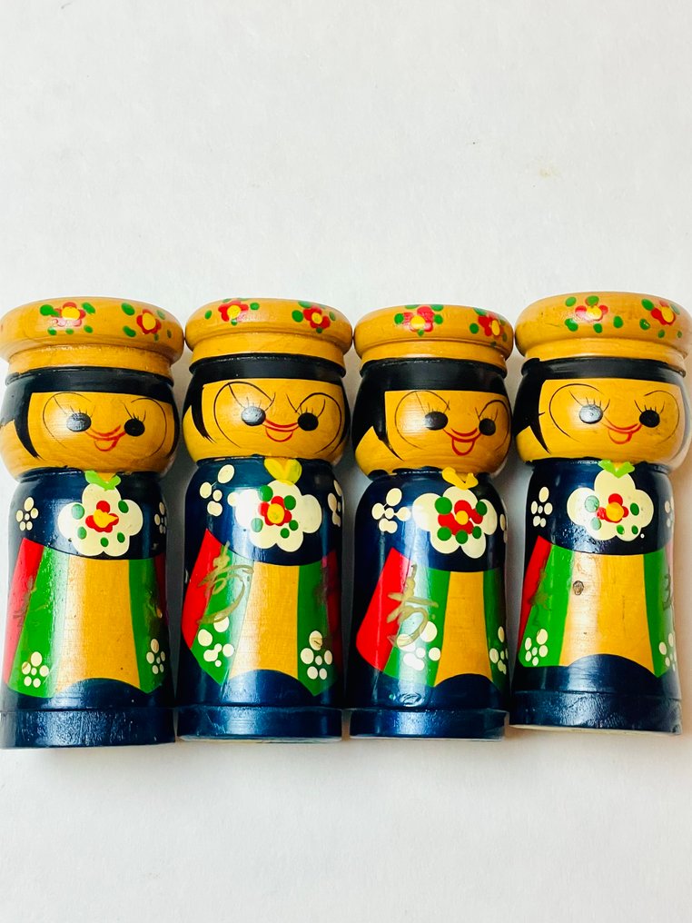 Set van 4 japán kokeshi eierdoppekre. - Fa - Japán - Tōhoku-regió #4.3