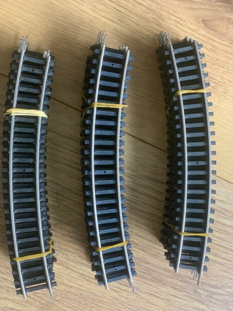 Piko H0 - 55200 - Model train tracks (100) - Used H0 track sections, including curved rails, straight rails, and two manual switches/points. #3.2