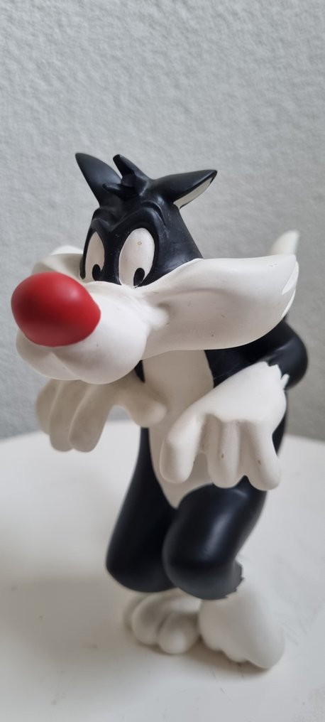 Warner bros - looney tunes - Sylvester sneaking up on tweety #1.0