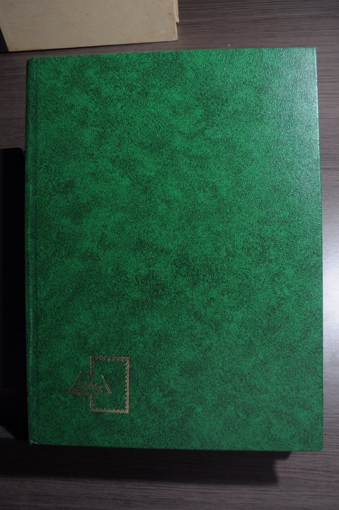 Dutch Overseas Territories  - Collection including, among others, mint, series, blocks, and more in two albums and stockbooks (226 #1.0