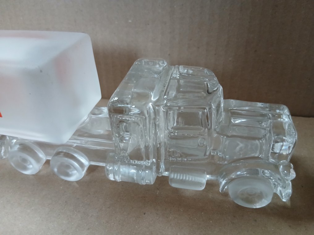 Modeltruck - Pirelli - glazen vrachtwagen 22 cm. #4.3