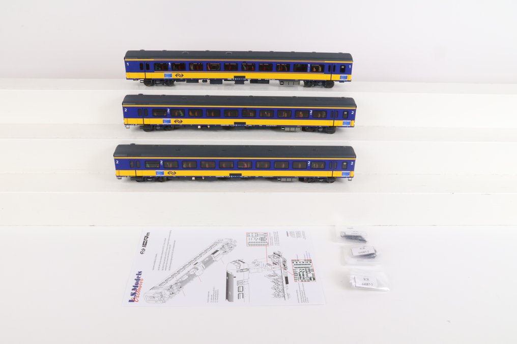 LS Models H0 - 44087 - Model train passenger carriage set (1) - ICRm set 'NStv' - NS #3.2