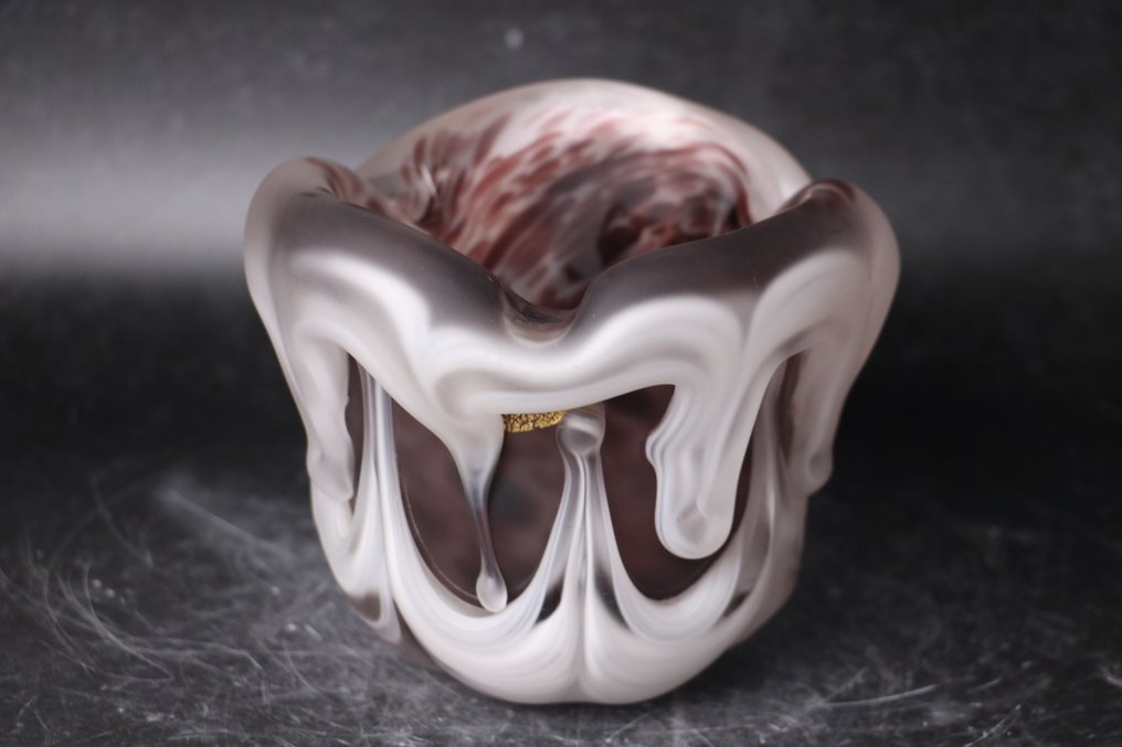 Χειροποίητο γυάλινο τασάκι με χρυσή διακόσμηση. - Γυαλί - 藤田喬平 Fujita Kyohei (1921-2004) - Ιαπωνία - 1900-2000 #1.0