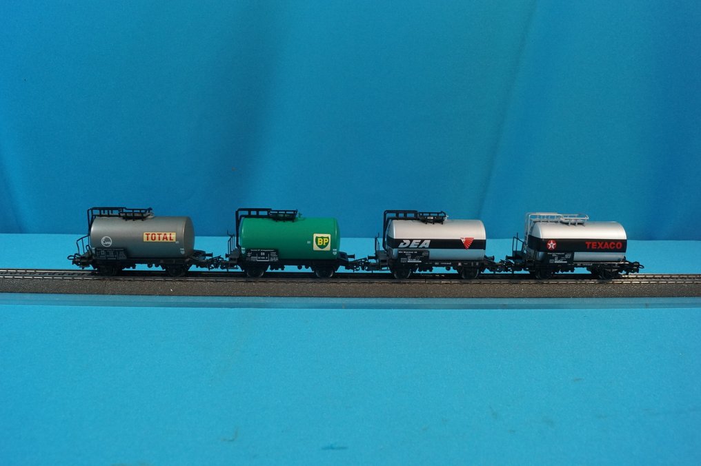 Märklin H0 - 4645 - 4750 - 4644 - 4750 - Modelltogvogn (4) - DB-sett kjelevogner - DB #1.0