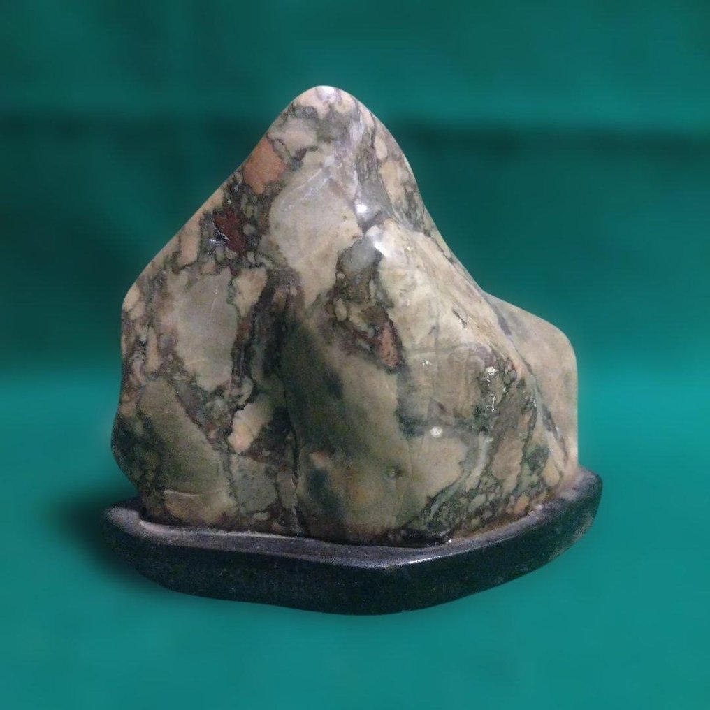 Διακοσμητικό στολίδι - Φυσική βουνόσχημη πέτρα Suiseki σε μαύρη βάση – Εξαιρετική κατάσταση #1.0