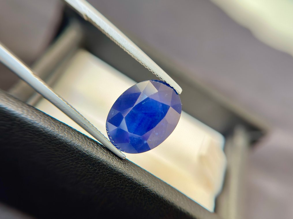 Fără preț de rezervă - 1 pcs  Albastru Safir  - 9.92 ct - GRS (Laboratorul de cercetare a pietrelor prețioase din Elveția) - Safir din Ceylon #3.2