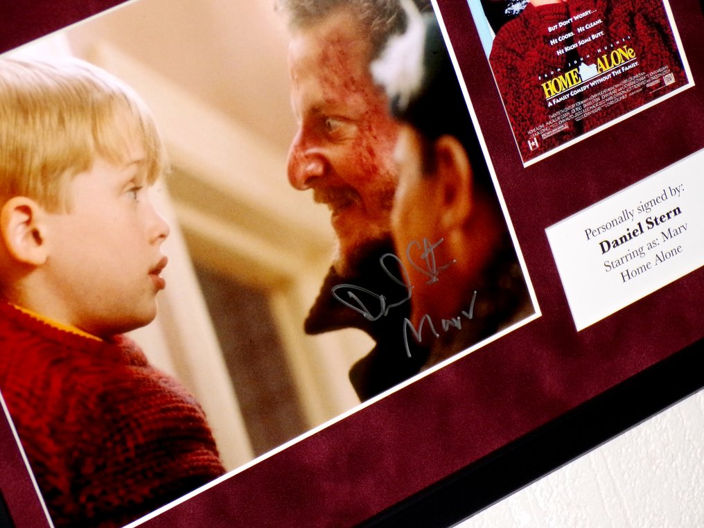 Home Alone - Daniel Stern (Marv Murchins) Premium Framed, signed, + Certificate of Authenticity #2.1