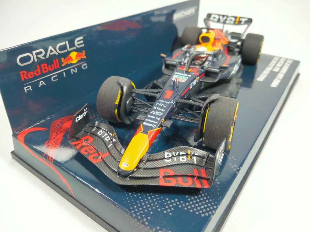 Minichamps 1:43 - Machetă mașină de curse - Red Bull RB18 #1 - Max Verstappen (2022) - Ediție limitată: 1 din 1584 buc. #2.1