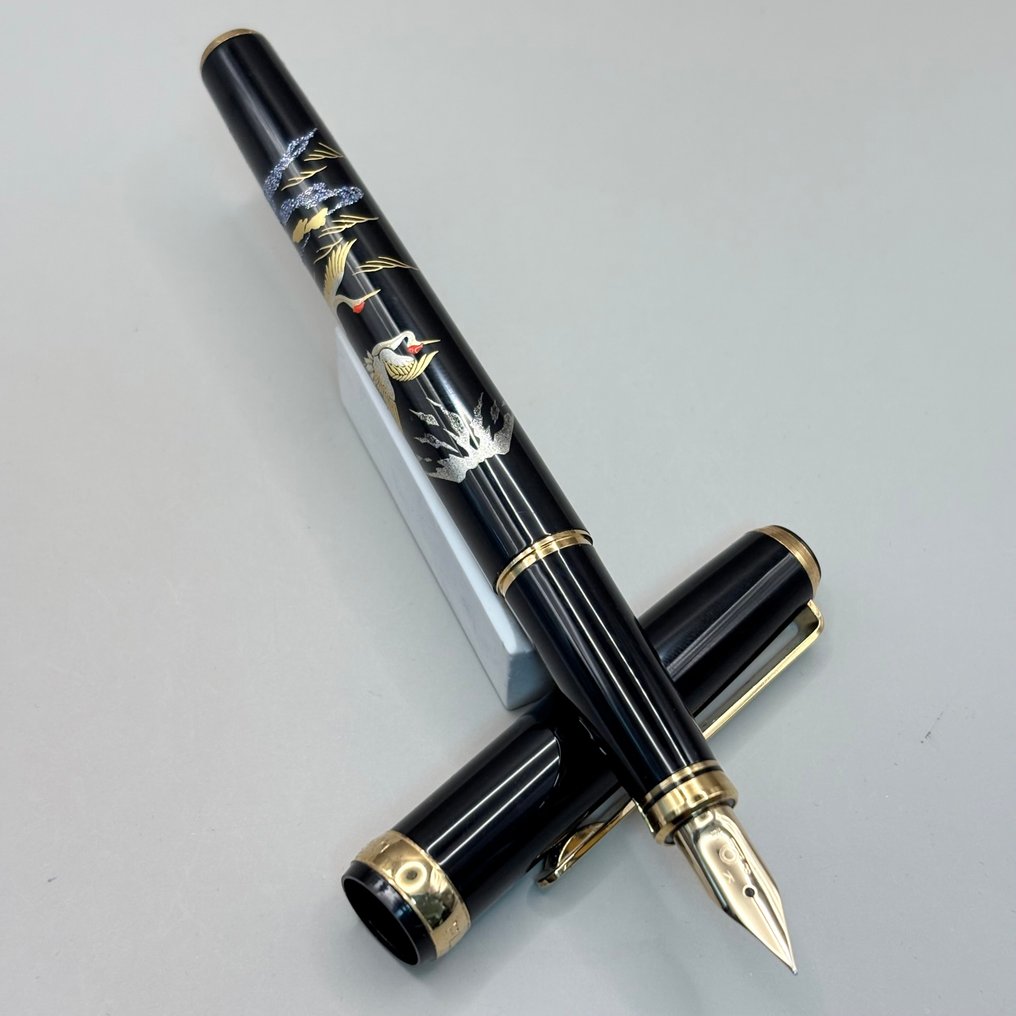 Platinum - Vintage Lacquer Maki-e with Mt. Fuji & Cranes design - 18K gold nib (F) - with Original Box - Penna stilografica #2.1