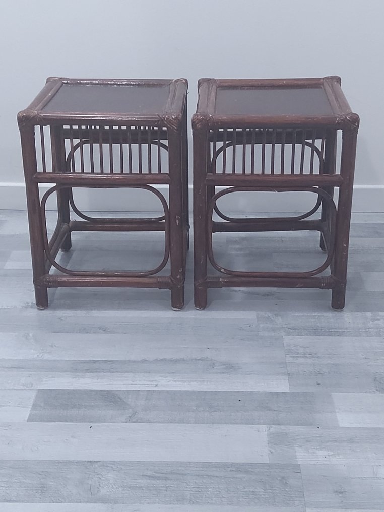 Asztal (2) - Fa - Oldalsó fa asztal. #1.0