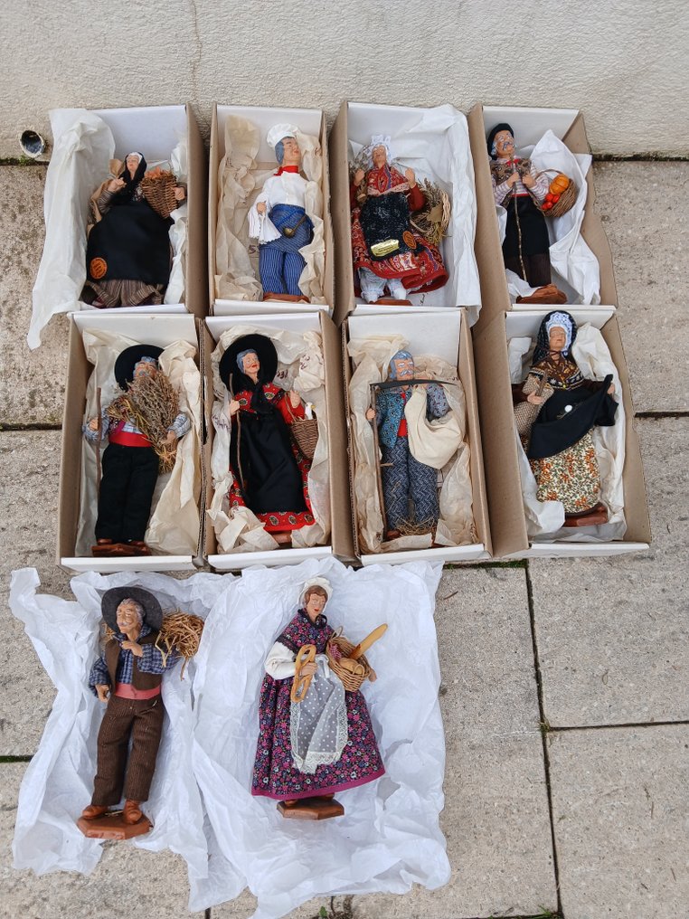Provence Santonniers Guild - Collection of 10 Provence figurines - 28 cm (10) - Clay, Textile - 1960-1970 #1.0