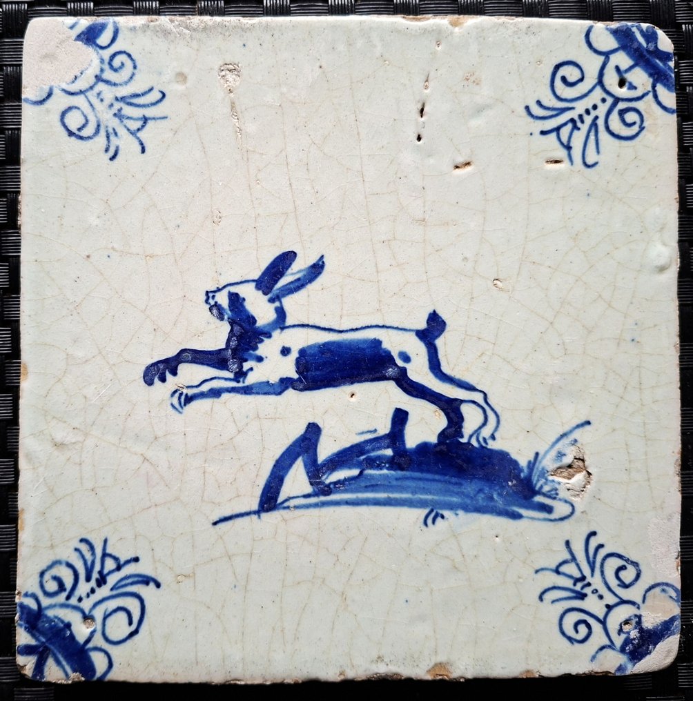Tile - Antique Delft blue tile with a jumping hare. - 1600-1650 #3.2