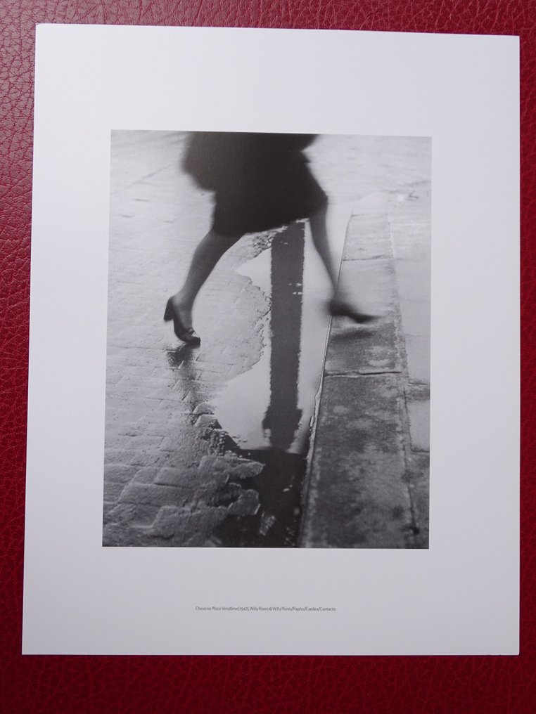 Willy Ronis (1910–2009) - Walking #1.0