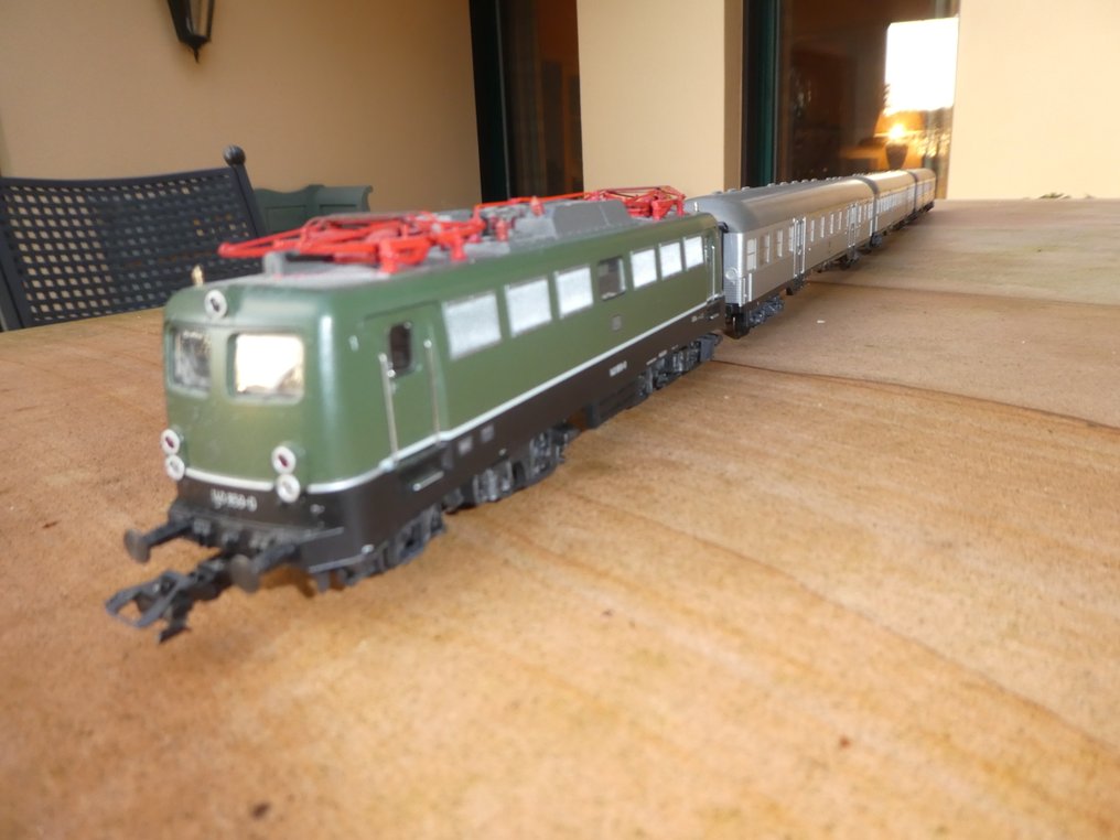 Märklin H0 - 26511 - Junasarja (4) - Wendezug lähiliikenteessä, sähköveturi BR 140 ja kolme Silberlingen-vaunua, sisätilat. - DB #1.0