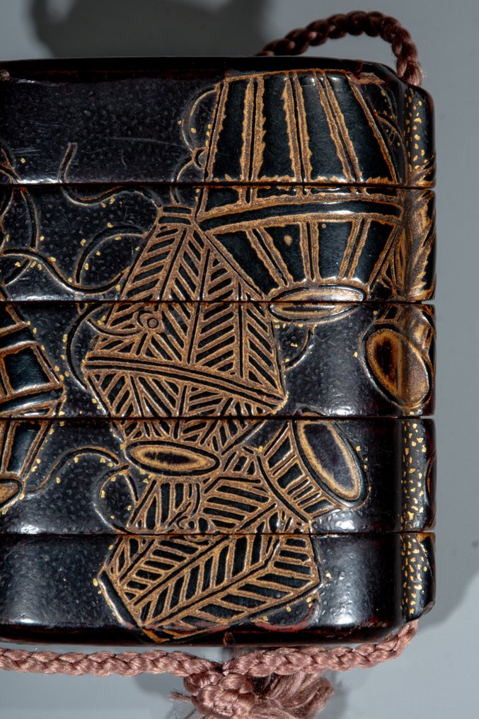 Box - A four-case wooden inrō decorated with vases. - Wood, Lacquer #3.2