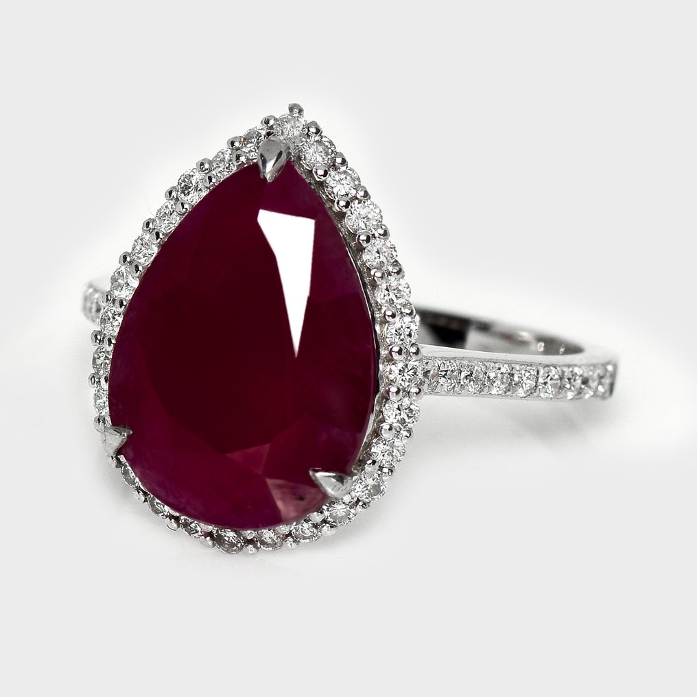 Fără preț de rezervă - Inel - 14 ct. Aur alb, HRD 4,66 ct neîncălzit, roșu-violet. - 5.05ct. tw. Rubin - Diamant #2.1