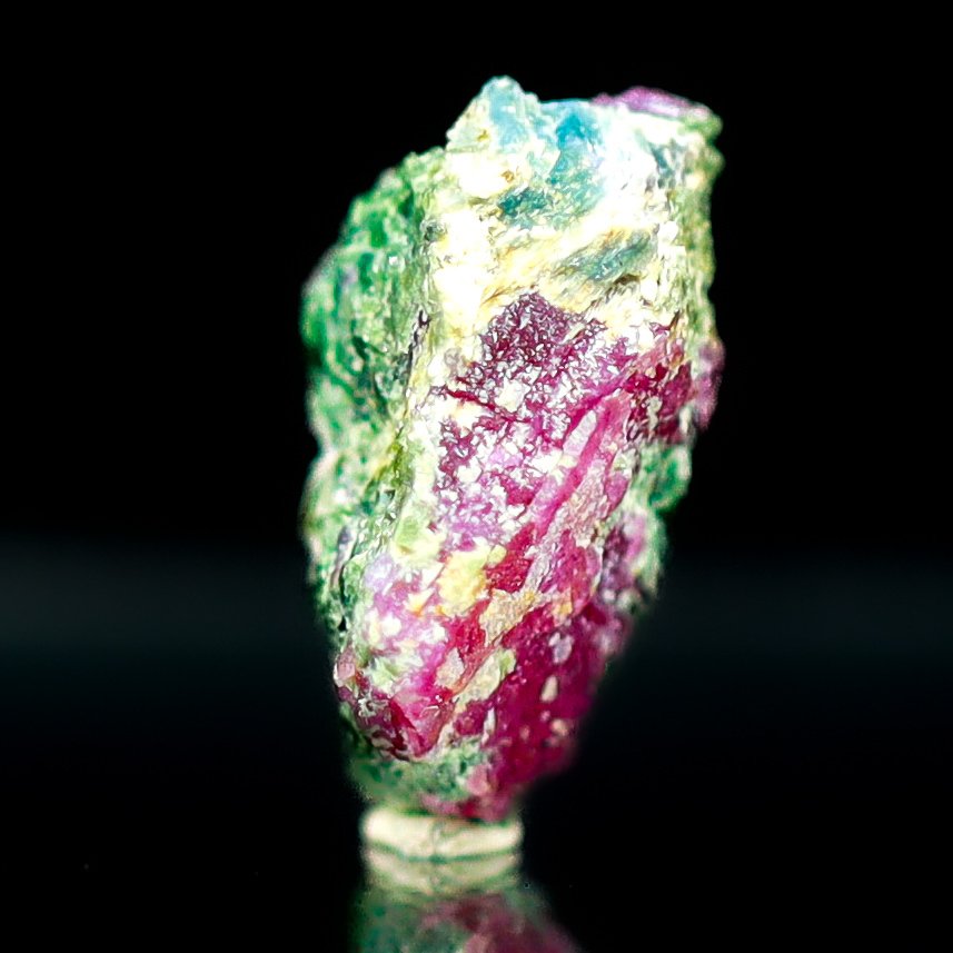 Υπογραφή της φύσης, ζωντανό ροζ ρουμπί κρύσταλλο Χωρίς ελάχιστη τιμή • 4,50 καρατίων - Ύψος: 12 mm - Πλάτος: 7 mm- 0.9 g - (1) #4.3