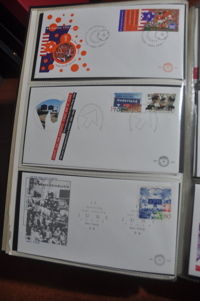 Pays-Bas  - Une grande boîte remplie d'une collection de FDC, d'enveloppes commémoratives et de premiers vols #3.2