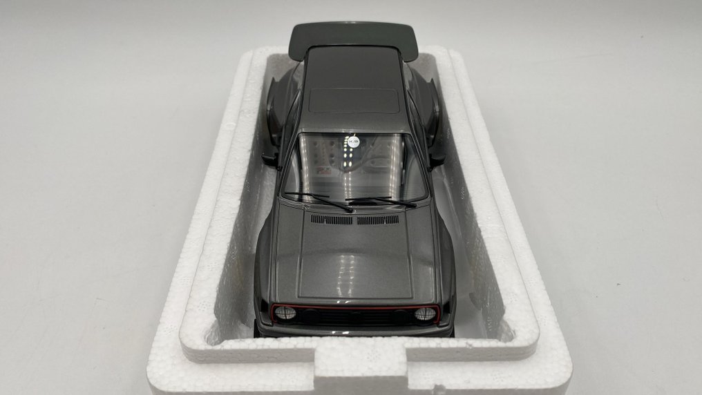 Otto Mobile 1:18 - Modelauto - Volkswagen Golf II GTI by Khyzyl Saleem - (cod.B13) #1.0
