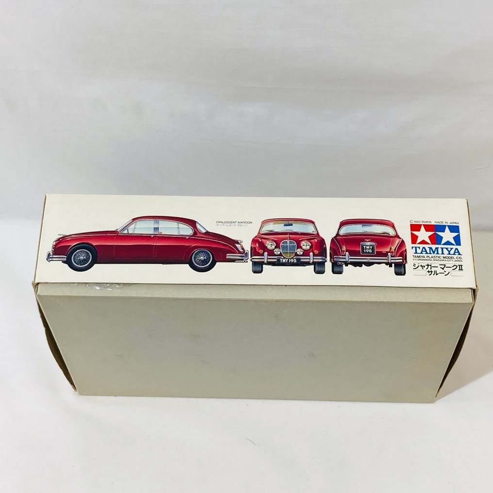 Tamiya 1:24 - Model kit - Jaguar Mk.II Saloon - 24151 Vintage 1995s #1.0