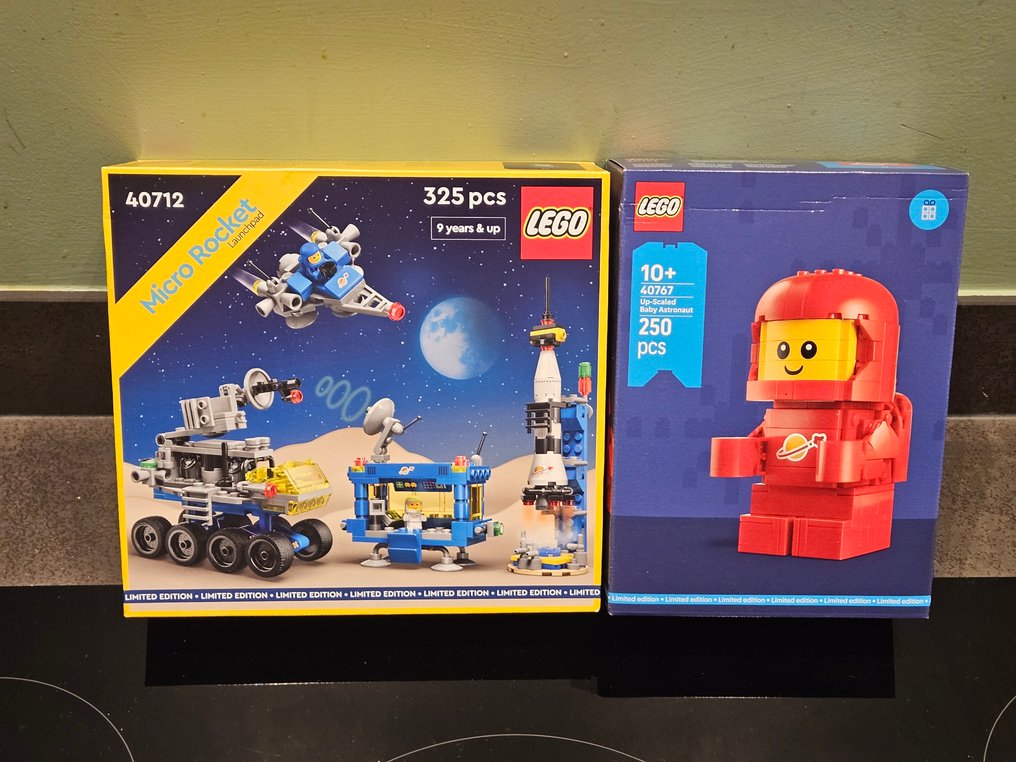 LEGO Set - Promotional - Micro raketlanceerplatform + Grote babyastronaut #1.0