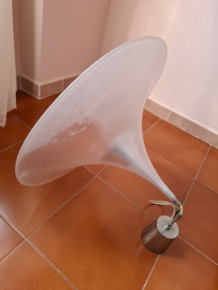 Lampada a sospensione - forma di tromba a tulipano In Plastica Bianco Opaco Vintage. - Plastica - Lampada a sospensione #1.0