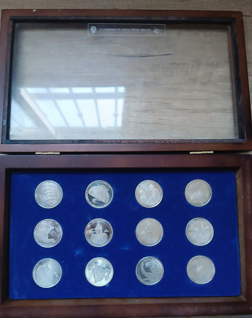 Real Madrid - 2002 - Ασημένια νομίσματα του Ρεάλ Μαδρίτης για τα εκατό χρόνια 1902-2002 + Αρχείο.  #3.2