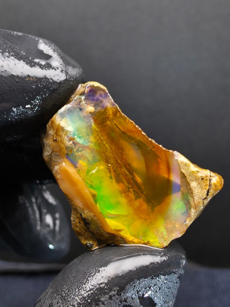43.90ct Natural Crystal Opal Specimen Rough- 8.78 g #2.1