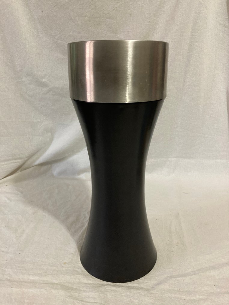 Emma Gismondi Schweinberger pour Artemide - χωρίς τιμή ασφαλείας - Σταχτοδοχείο - Cendrier de Plancher - Μέταλλο #1.0