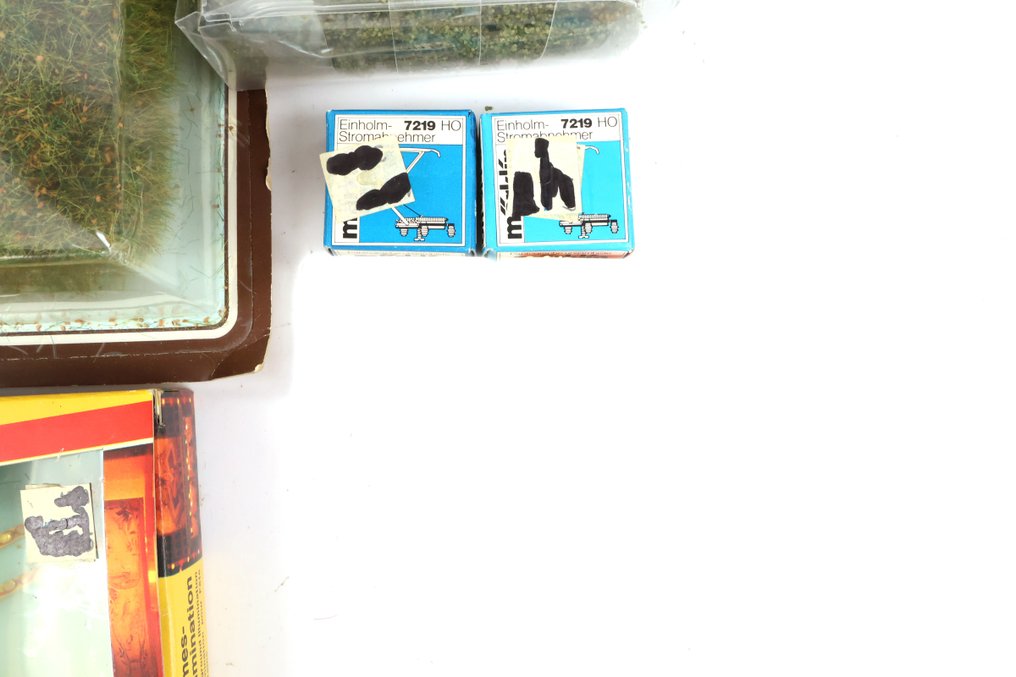 Woodland Scenics, Faller, Heki, Busch H0 - Model train scenery (16) - 16 delightful package with scenery including trees and lighting. #2.1