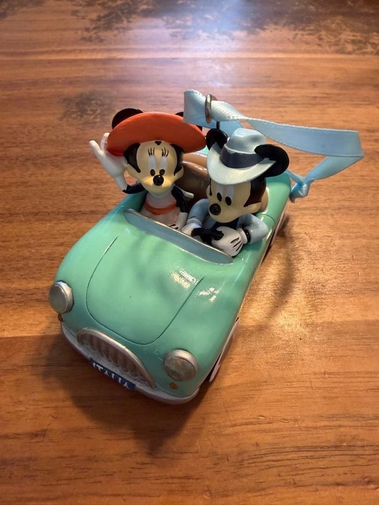Disney Store (ShopDisney / World Showcase) - Figurka - Mickey & Minnie Convertible Car Ornament – Italy Theme – Excellent Condition - Żywica / plastik #1.0