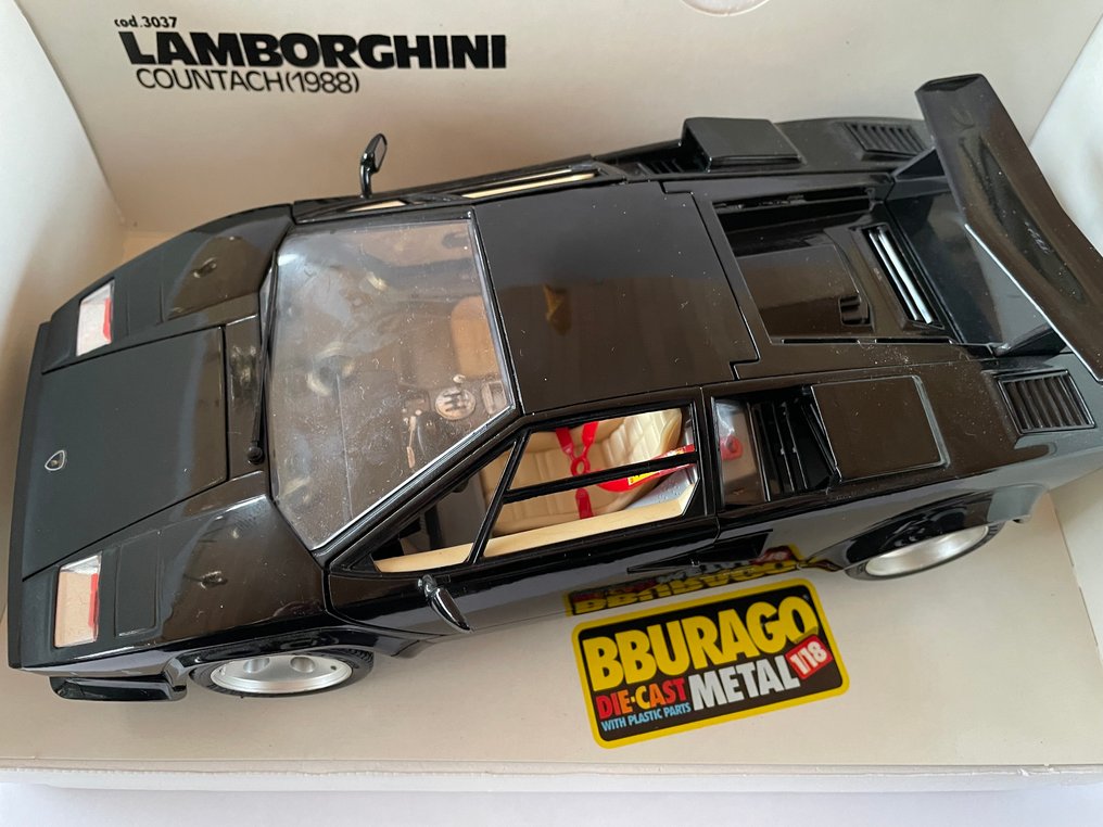 Bburago 1:18 - Model car - Lamborghini Countach (1988) #1.0