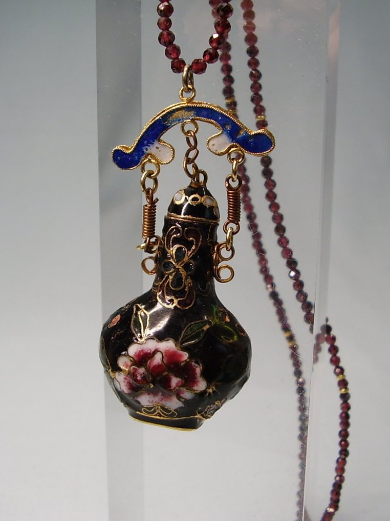 Fără preț de rezervă - Colier cu pandantiv Argint, Placat cu aur, Bronz -  35.00ct. tw. Granat - Emailleflakon+Granatkette #1.0